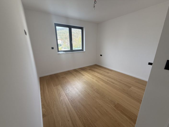 Image No.13-3 Bed Property for sale