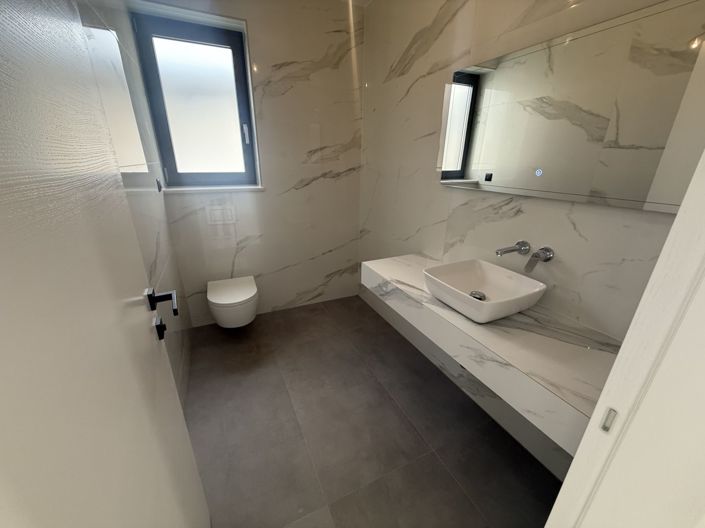 Image No.5-3 Bed Property for sale