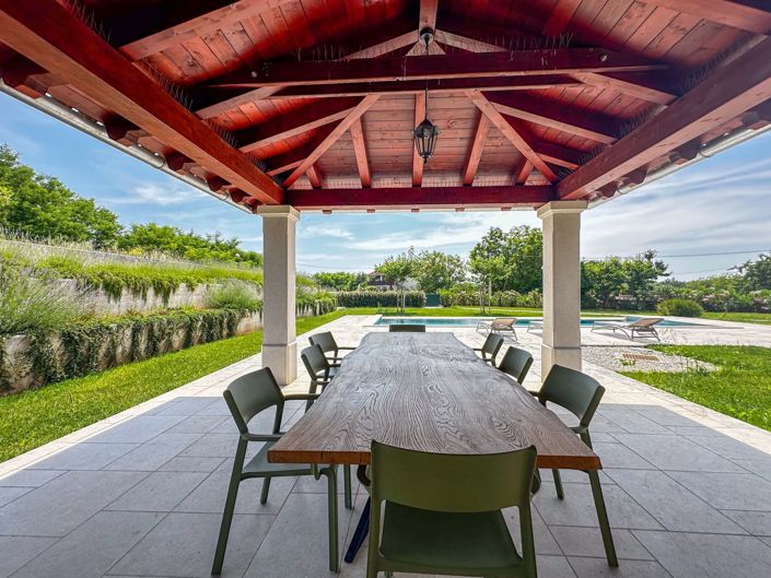 Image No.10-3 Bed Property for sale