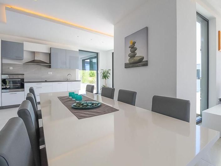 Image No.10-5 Bed Property for sale