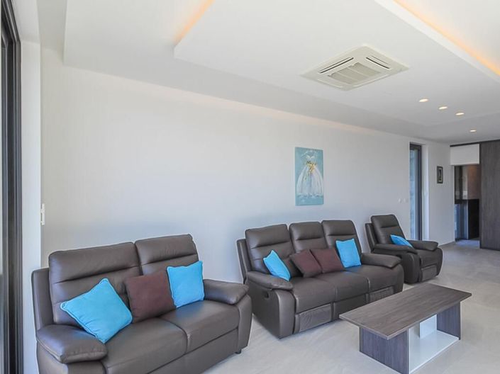 Image No.19-5 Bed Property for sale