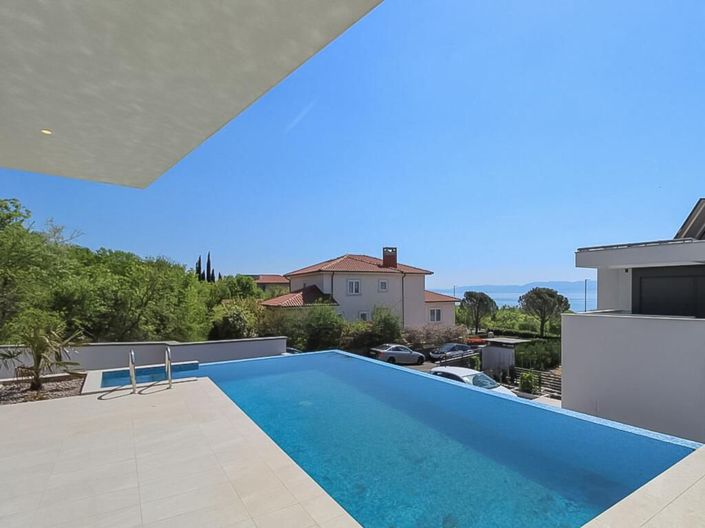 Image No.2-5 Bed Property for sale