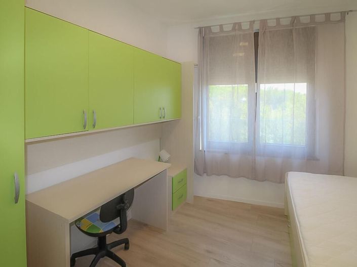 Image No.20-5 Bed Property for sale