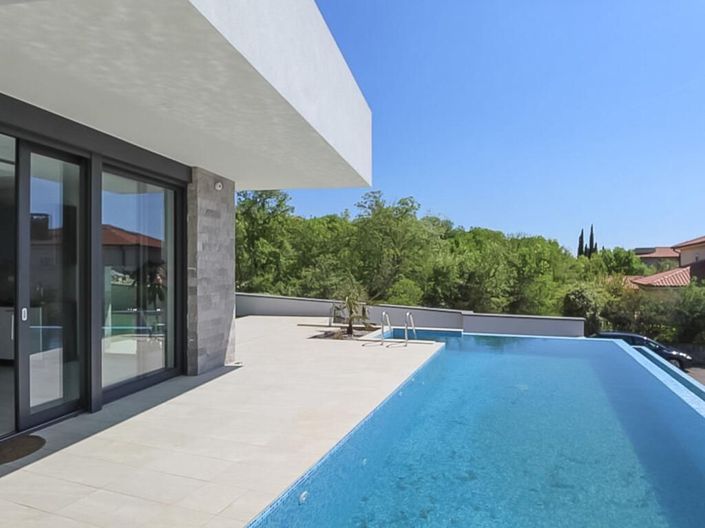 Image No.6-5 Bed Property for sale