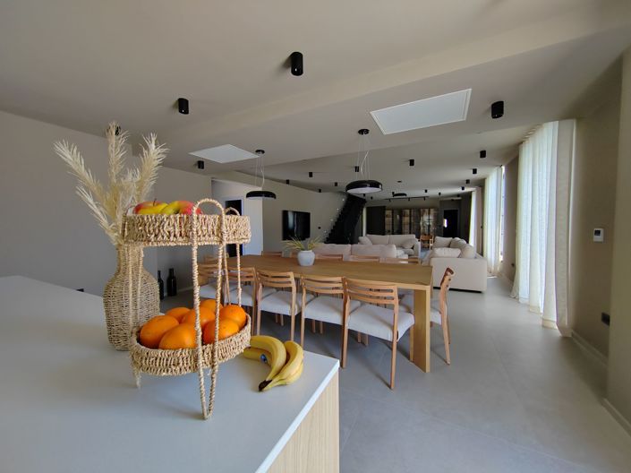 Image No.18-5 Bed Property for sale