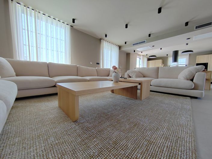 Image No.24-5 Bed Property for sale