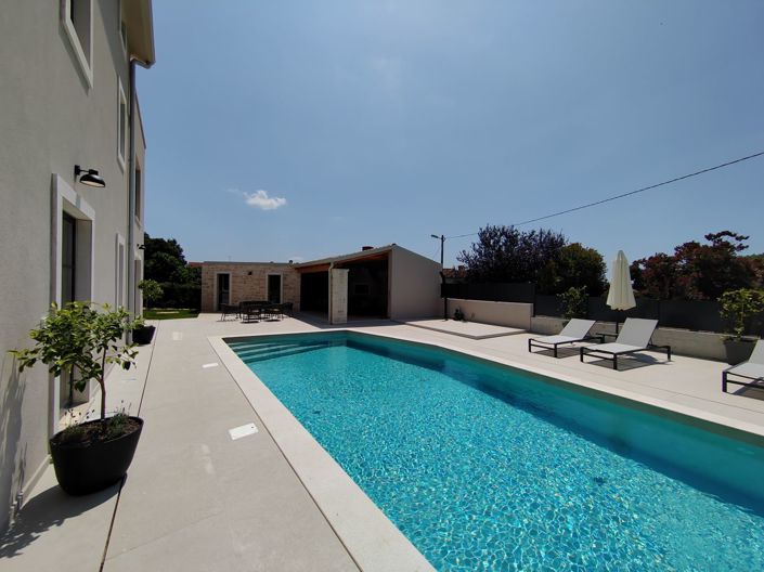 Image No.8-5 Bed Property for sale