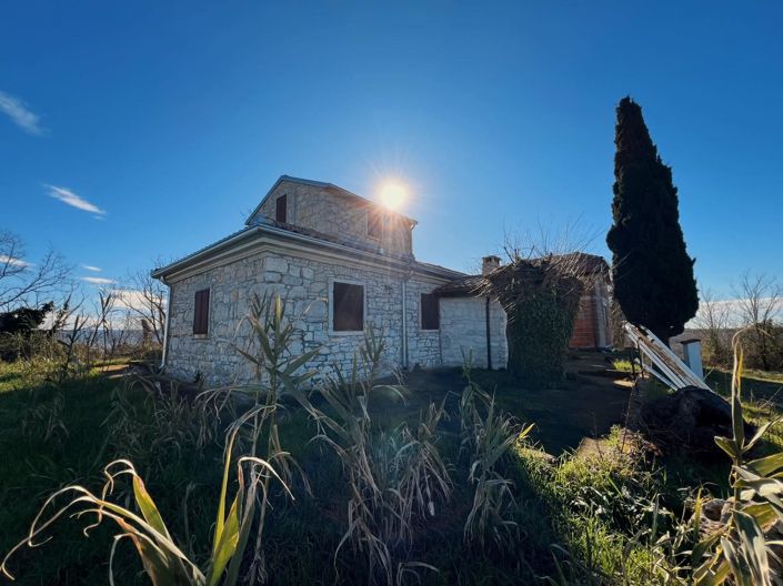 Image No.10-3 Bed Property for sale