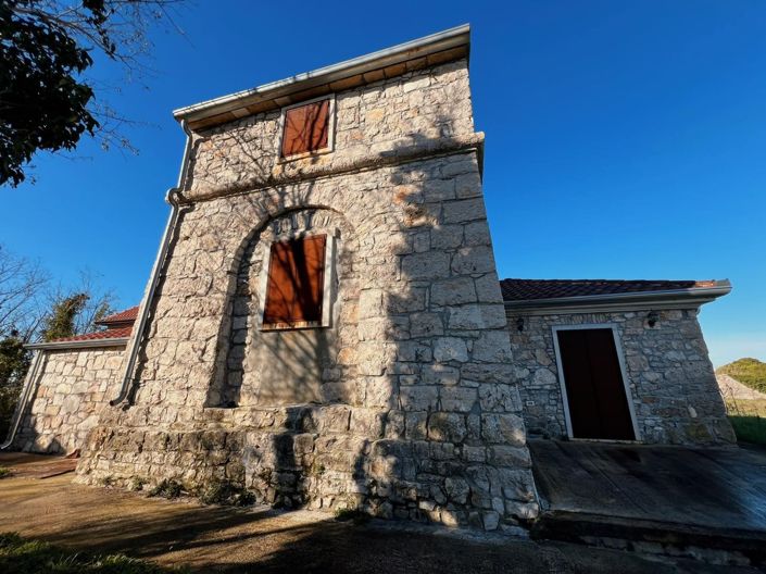 Image No.11-3 Bed Property for sale