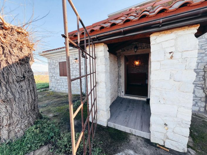 Image No.13-3 Bed Property for sale