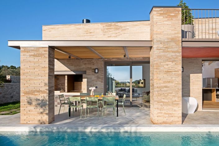 Image No.2-4 Bed Property for sale