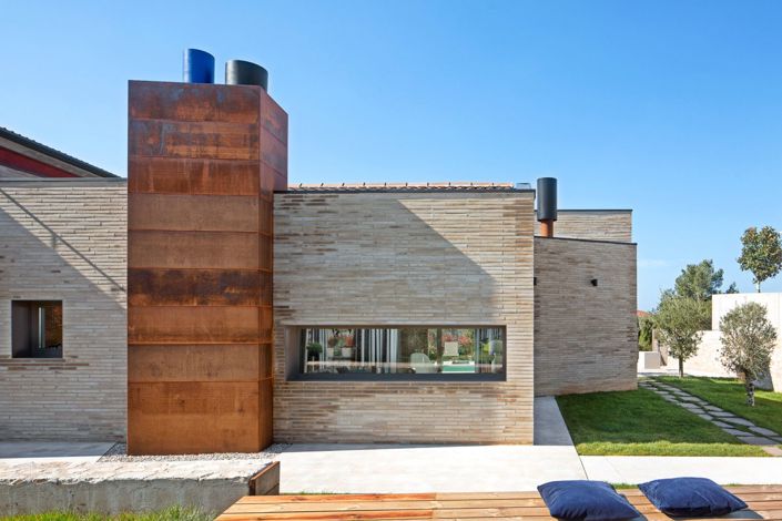 Image No.4-4 Bed Property for sale