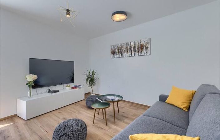 Image No.10-3 Bed Property for sale