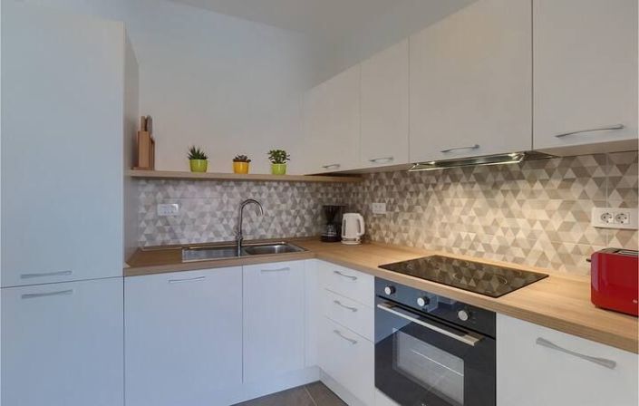 Image No.15-3 Bed Property for sale