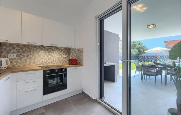 Image No.16-3 Bed Property for sale