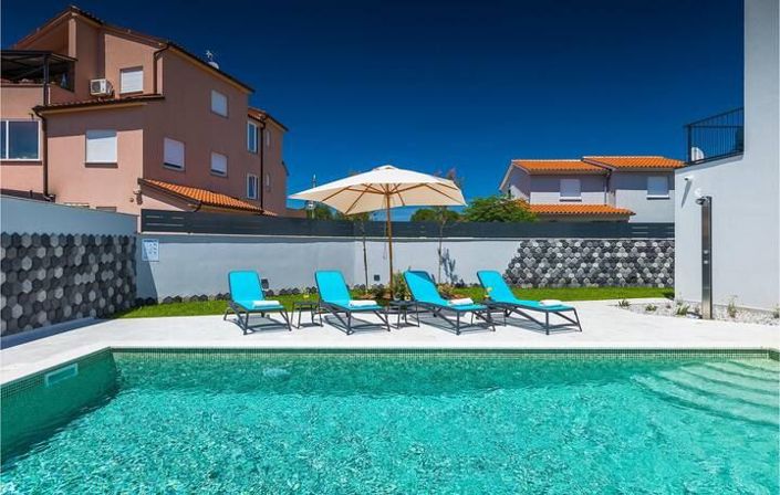 Image No.18-3 Bed Property for sale