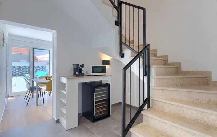 Image No.23-3 Bed Property for sale