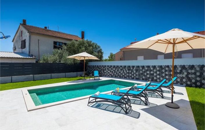 Image No.3-3 Bed Property for sale