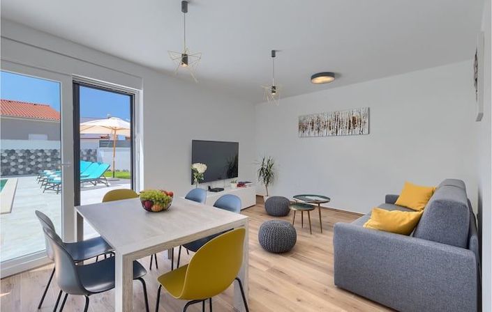 Image No.8-3 Bed Property for sale