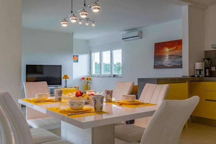 Image No.17-3 Bed Property for sale