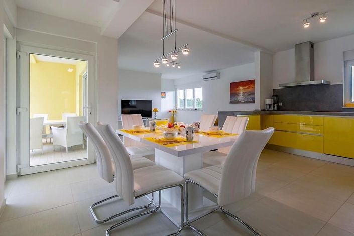 Image No.18-3 Bed Property for sale