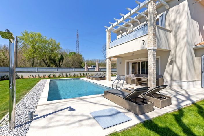 Image No.12-3 Bed Property for sale