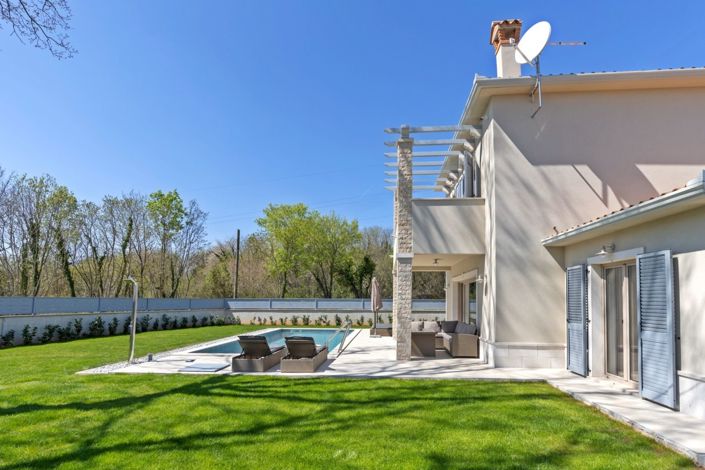 Image No.13-3 Bed Property for sale