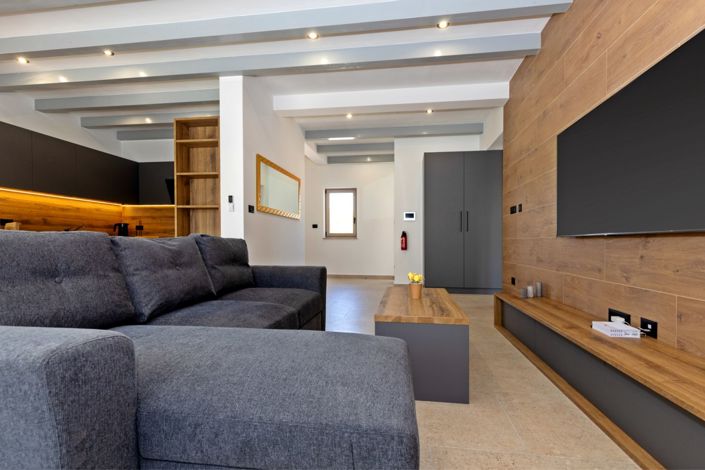 Image No.19-3 Bed Property for sale