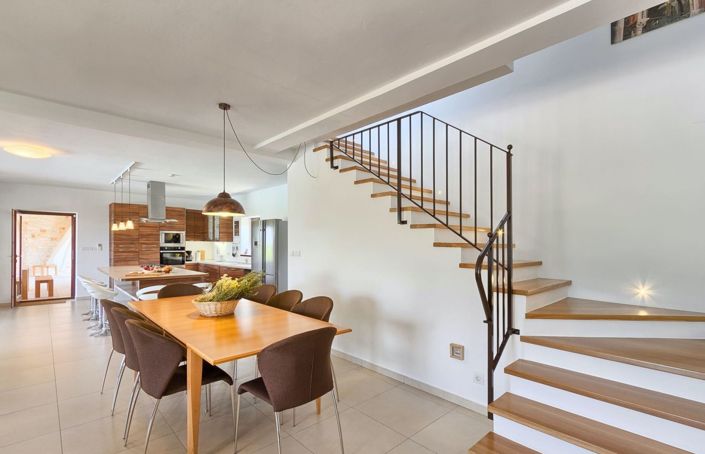 Image No.17-3 Bed Property for sale