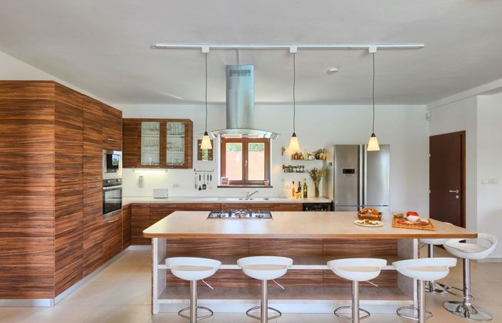 Image No.21-3 Bed Property for sale