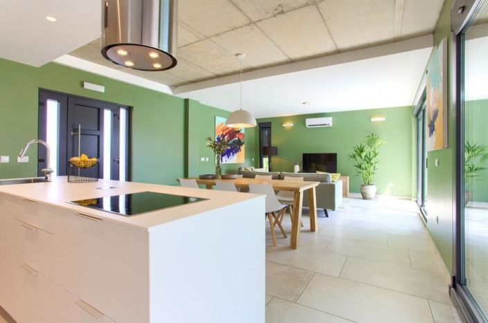 Image No.10-3 Bed Property for sale