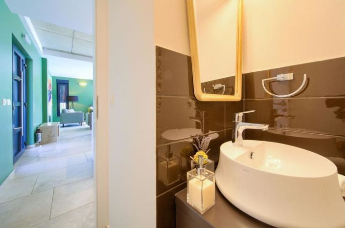 Image No.12-3 Bed Property for sale