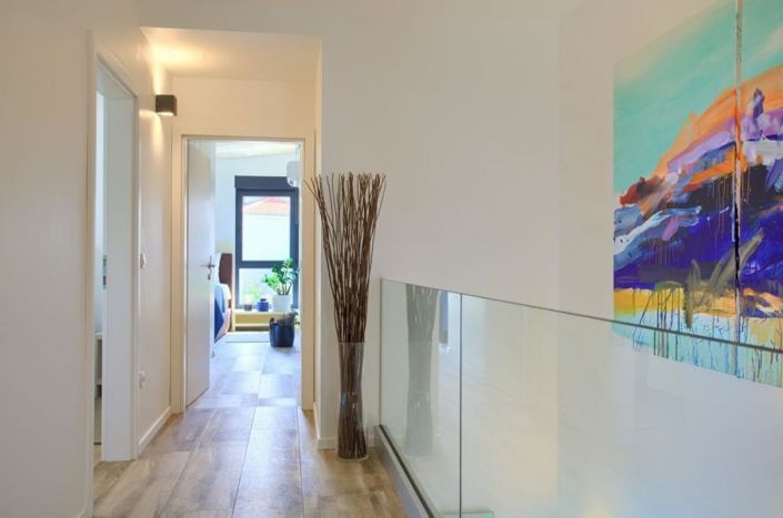 Image No.13-3 Bed Property for sale