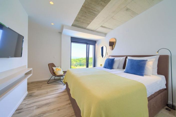 Image No.18-3 Bed Property for sale