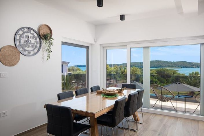 Image No.10-3 Bed Property for sale