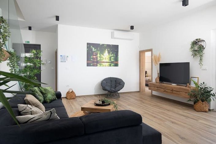 Image No.12-3 Bed Property for sale