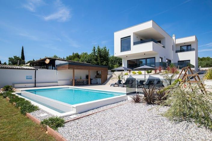 Image No.18-3 Bed Property for sale