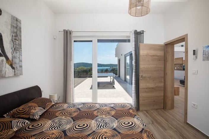 Image No.24-3 Bed Property for sale