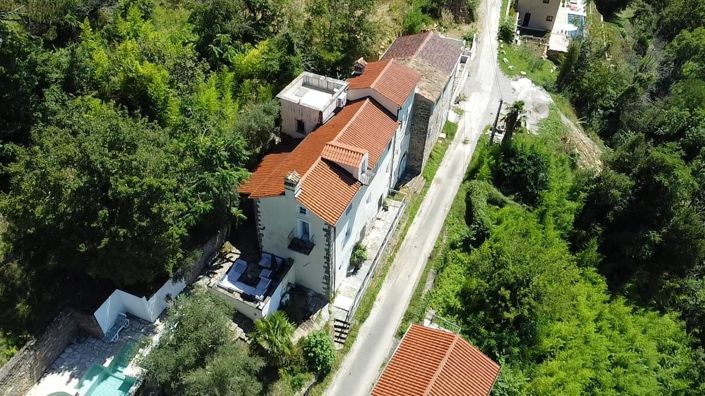 Image No.2-6 Bed Property for sale