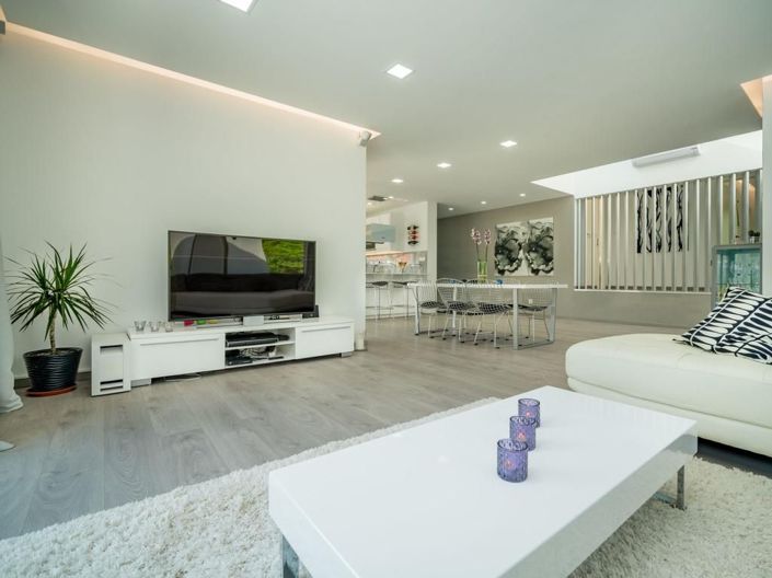 Image No.11-3 Bed Property for sale