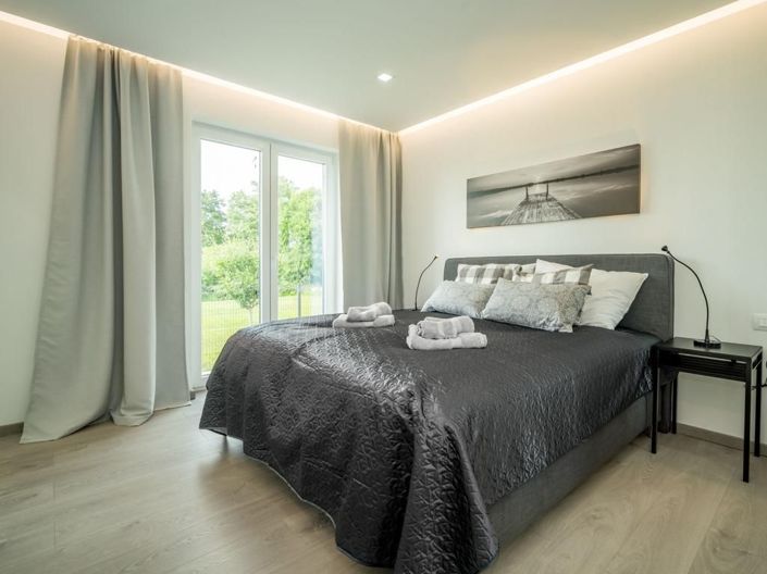 Image No.15-3 Bed Property for sale