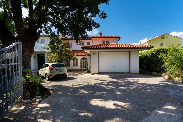 Image No.6-7 Bed Property for sale