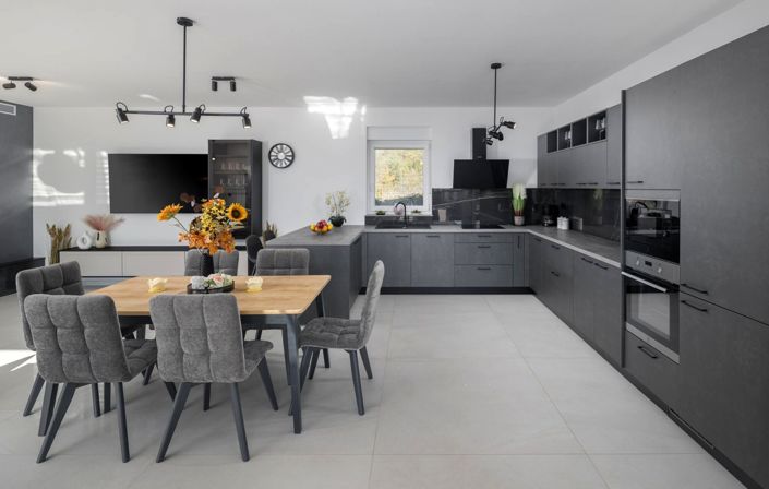 Image No.10-4 Bed Property for sale