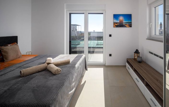 Image No.15-4 Bed Property for sale