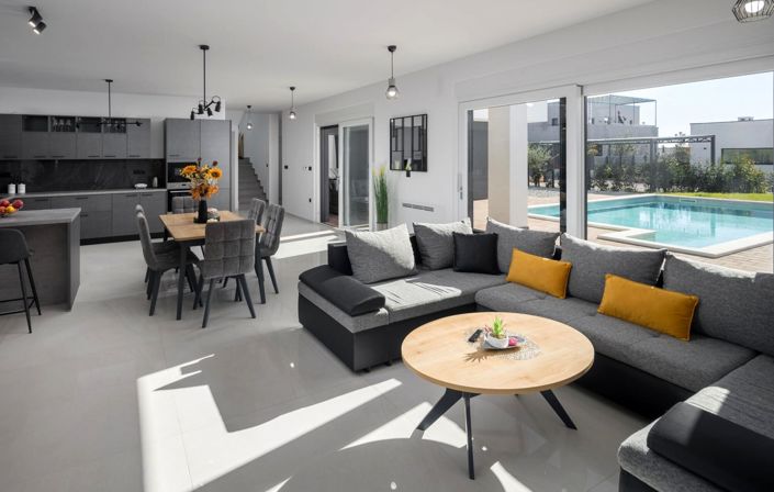 Image No.8-4 Bed Property for sale