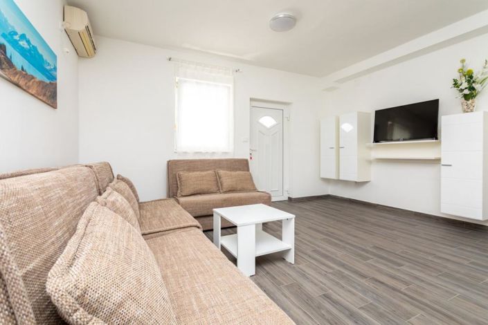 Image No.20-3 Bed Property for sale