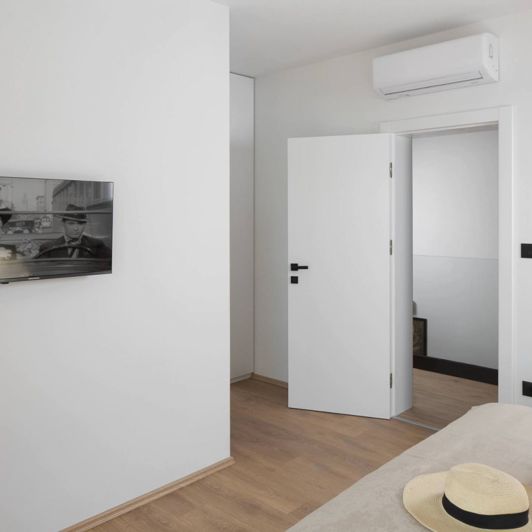 Image No.19-4 Bed Property for sale