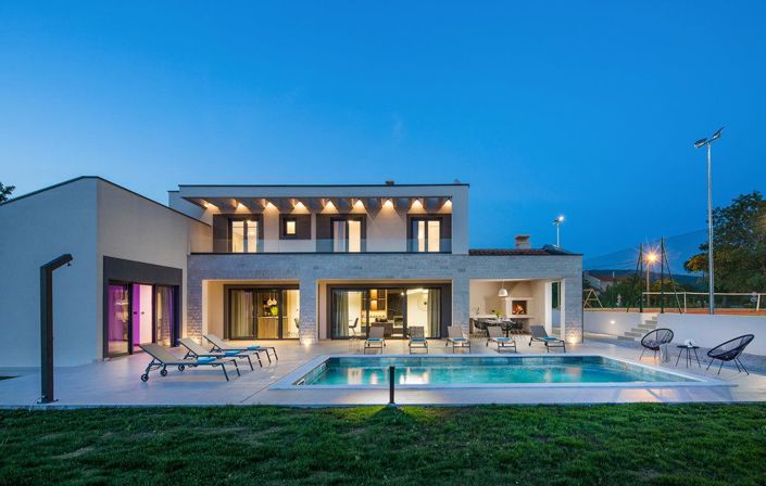 Image No.2-4 Bed Property for sale