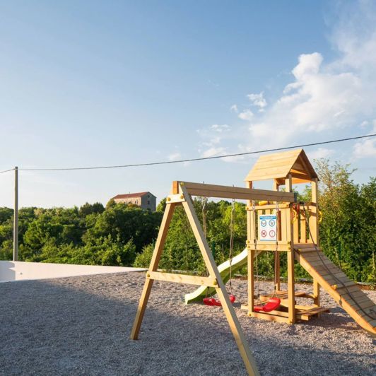 Image No.4-4 Bed Property for sale