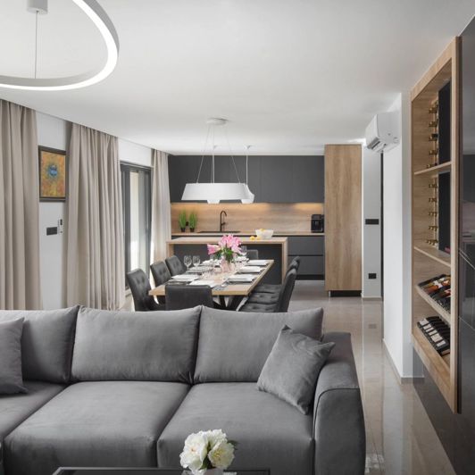 Image No.7-4 Bed Property for sale